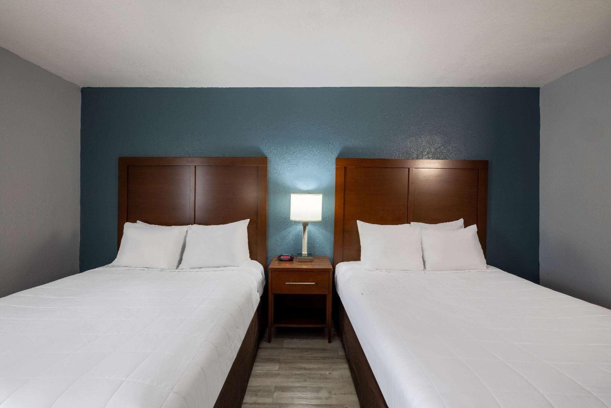 Travelodge By Wyndham Brooklyn Center Exteriér fotografie