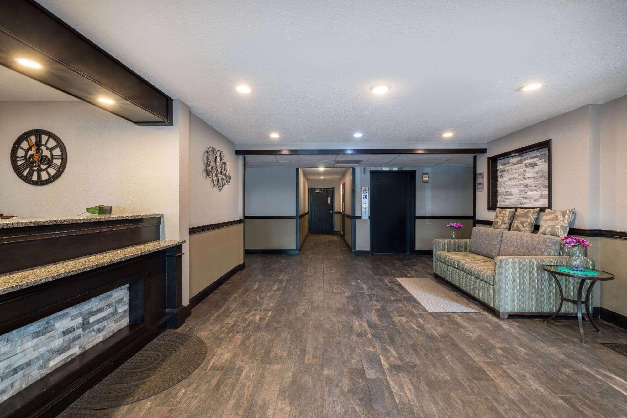 Travelodge By Wyndham Brooklyn Center Exteriér fotografie
