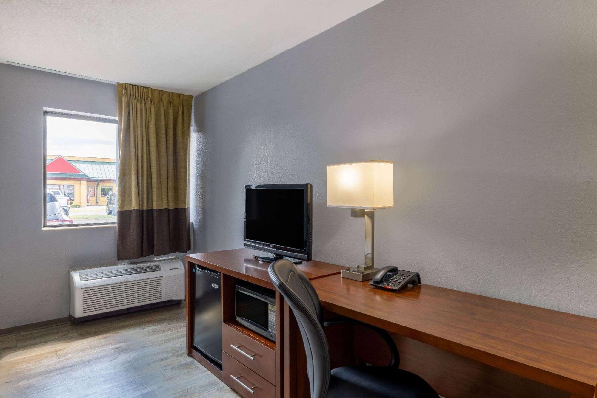 Travelodge By Wyndham Brooklyn Center Exteriér fotografie